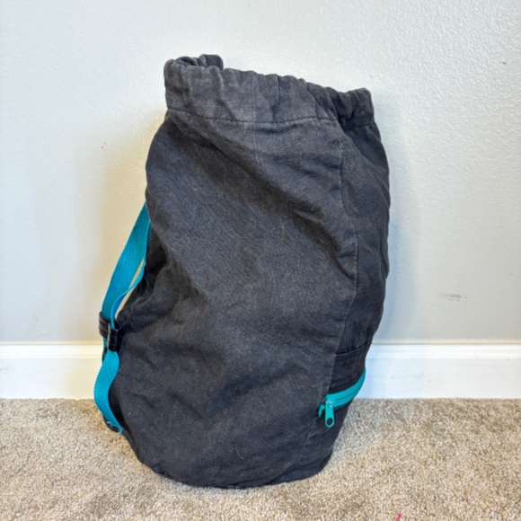 Vintage Reebok Drawstring Backpack - 90s Vibes! - Picture 4 of 10